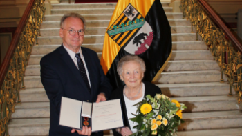 Ministerpräsident Dr. Reiner Haseloff mit Ruth Basler