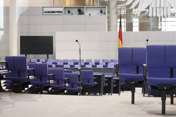 blaue Stühle im Bundestag