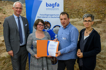 LAGFA Mitarbeitende werden von der bagfa Vorstandsvorsitzenden und dem OB von Trier ausgezeichnet