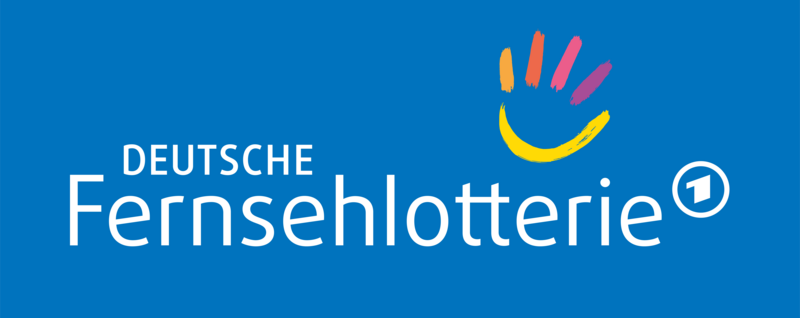 Logo der Deutschen Fernsehlotterie: weiße Schrift auf blauem Hintergrund mit einem bunten Smiley