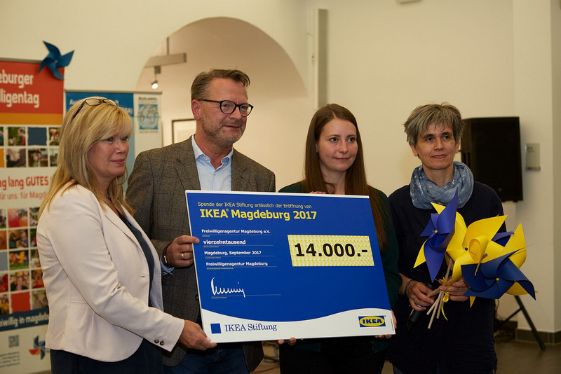 IKEA-Scheckübergabe an die Freiwilligenagentur Magdeburg zum Dankeschönfest