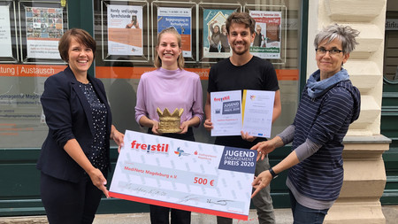 Preisübergabe an das Medinetz Magdeburg